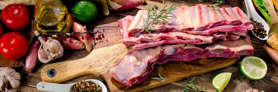 SMOKEY BEEF RIBS WITH CHILLI-MUSHROOM RUB